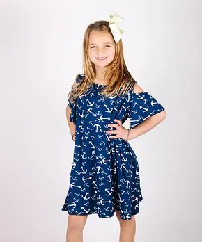 daughter1 Stylish Mommy and Me Outfits for Summer Mommy and Me Outfits you'll love wearing with your kids!  Just because you're wearing a Mommy & Me Outfit doesn't mean you can't be super stylish...check out all of these stylish Mommy and Me Outfits that you're sure to love!