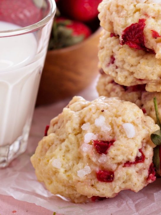 Irresistible Strawberry Cheesecake Cookies: A Scrumptious Summer Dessert