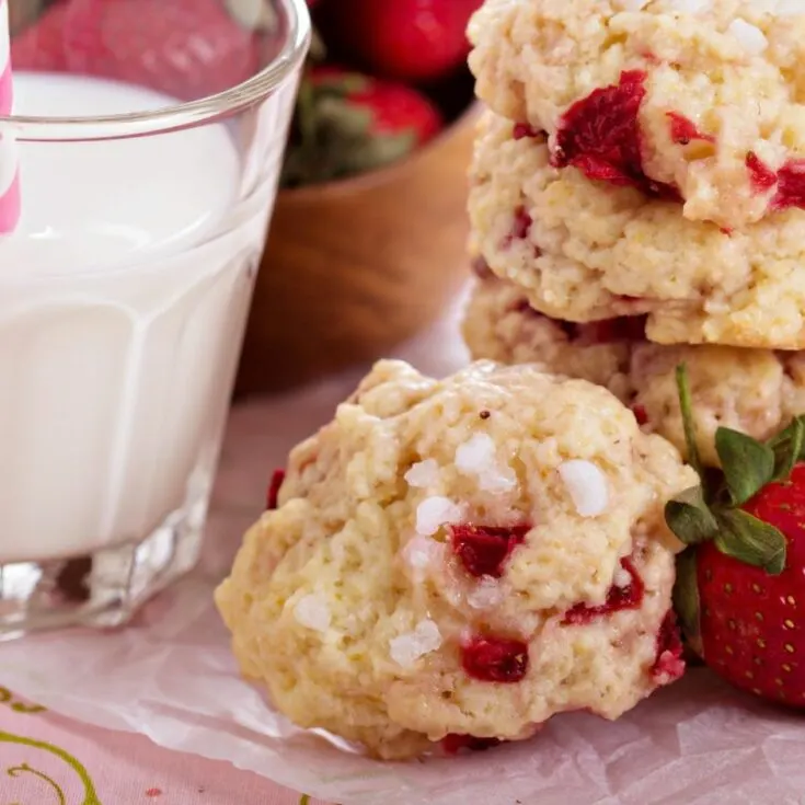 strawberry cheesecake cookies Irresistible Strawberry Cheesecake Cookies: A Scrumptious Summer Dessert These strawberry cheesecake cookies use white chocolate chips to create a simple cookie recipe that tastes like summer!