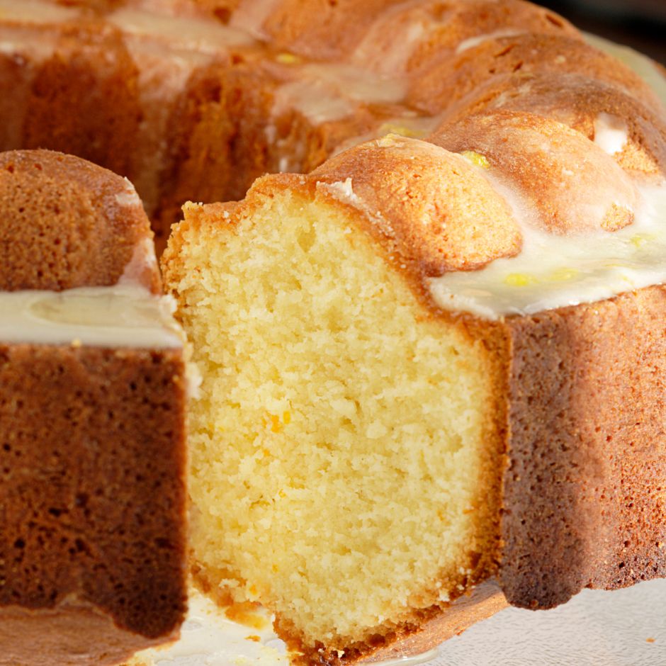 Deliciously Moist Pineapple Pound Cake Recipe – A Tropical Treat!