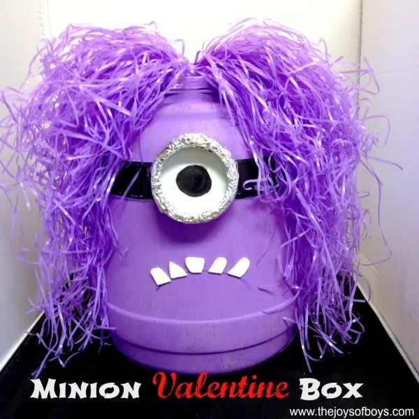 Minion Valentine The BEST Valentine Box Ideas These are the most adorable Valentine Boxes to make with the kids! Create these Valentine Boxes to collect Valentine's Day cards in...so much fun for this lovely holiday!