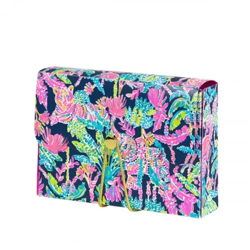 317761 500 20 Lilly Pulitzer Gifts Under $25 With the holidays right around the corner you'll want to check out these 20 Lilly Pulitzer gifts under $25!  Yes, there's quite a lot of Lilly Pulitzer gifts under $25...check them all out!