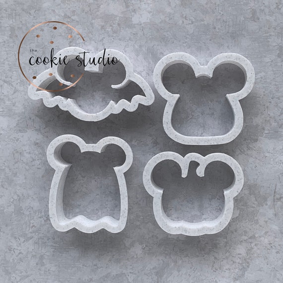 The Spookiest Halloween Cookie Cutters These Halloween cookie cutters will put the spook in your dessert table! There's nothing kids love more than decorating cookies during the holidays....and I've collected the best Halloween cookie cutters to make the most amazing cookies this holiday season!