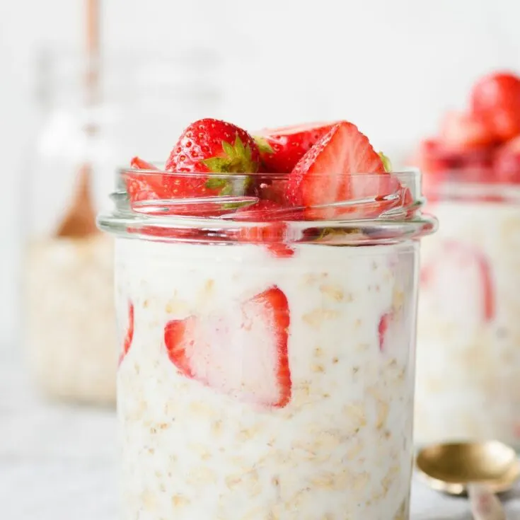 Strawberry Cheesecake Overnight Oats