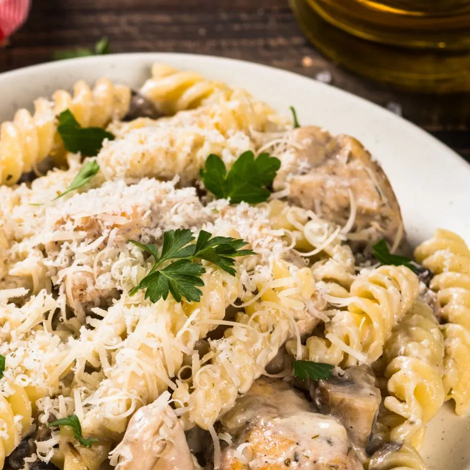 Slow Cooker Garlic Parmesan Chicken Pasta Recipe